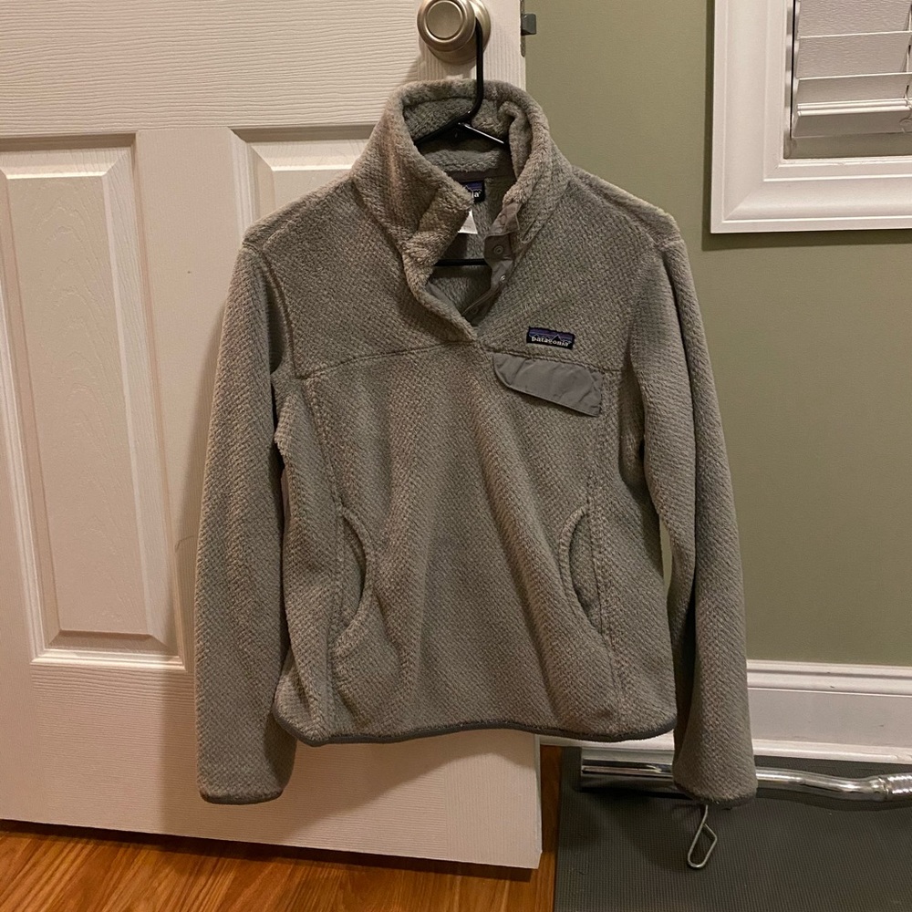 Patagonia fuzzy gray pullover